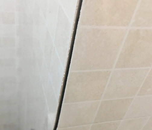 江干瓷砖空鼓维修公司分享阳台瓷砖脱落的修复过程可以分为以下几个步骤